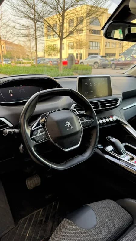 بيجو 5008 2019 الور باك أخضر زيتي أوتوماتيك — مستعملة