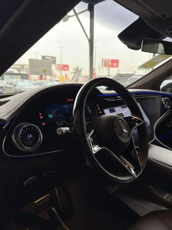 مرسيدس بنز مايبخ اي قيو اس 2025 ٦٨٠ أسود أوتوماتيك — جديدة