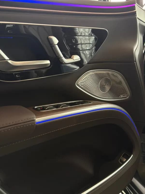 مرسيدس بنز مايبخ اي قيو اس 2025 ٦٨٠ أسود أوتوماتيك — جديدة