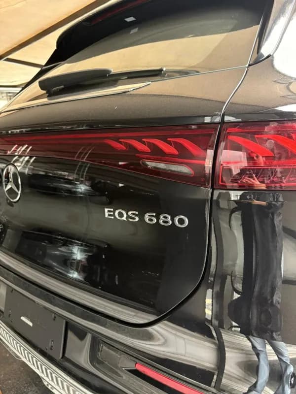 مرسيدس بنز مايبخ اي قيو اس 2025 ٦٨٠ أسود أوتوماتيك — جديدة