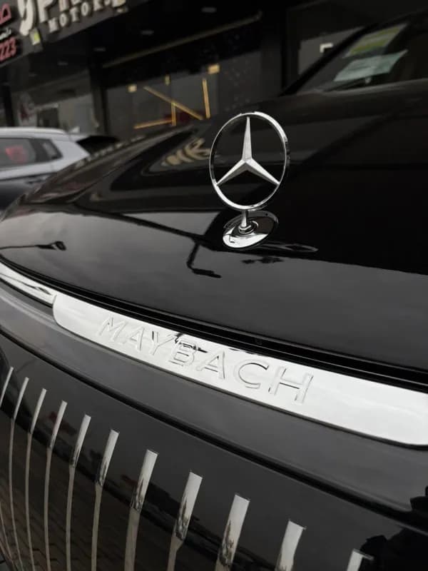 مرسيدس بنز مايبخ اي قيو اس 2025 ٦٨٠ أسود أوتوماتيك — جديدة