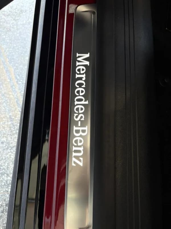 مرسيدس بنز سي ال ايه ٣٠٠ل 2025 اي ام جي أحمر أوتوماتيك — جديدة