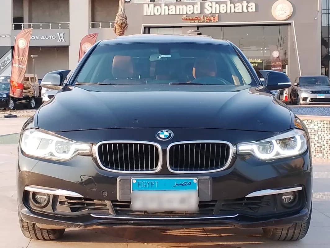 بي ام دبليو 320i 2018 لاكشري أسود أوتوماتيك — مستعملة