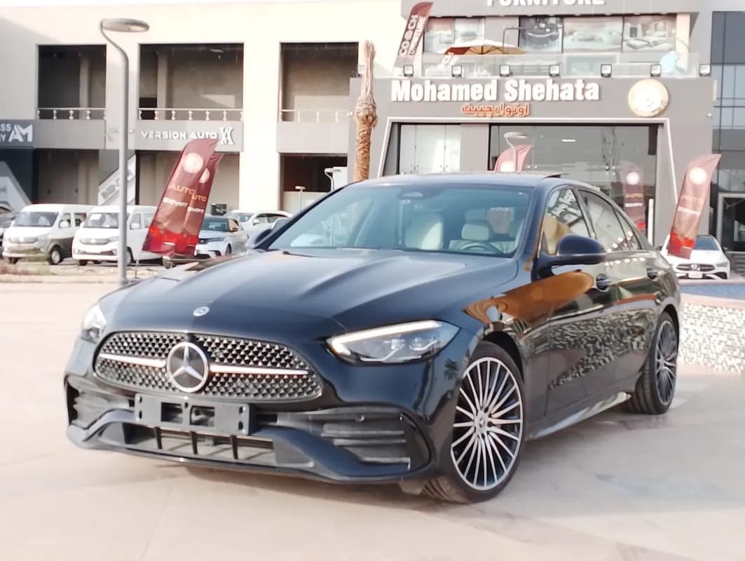 مرسيدس بنز C200 2023 ايه ام جي فضي أوتوماتيك — مستعملة
