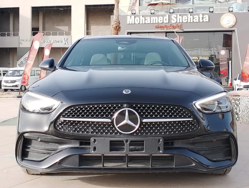 مرسيدس بنز C200 2023 ايه ام جي فضي أوتوماتيك — مستعملة