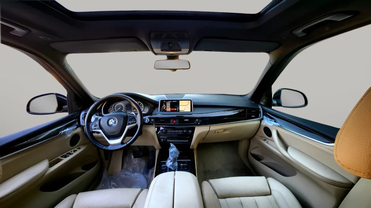 BMW X5 2017 بيز لاين أسود أوتوماتيك — مستعملة