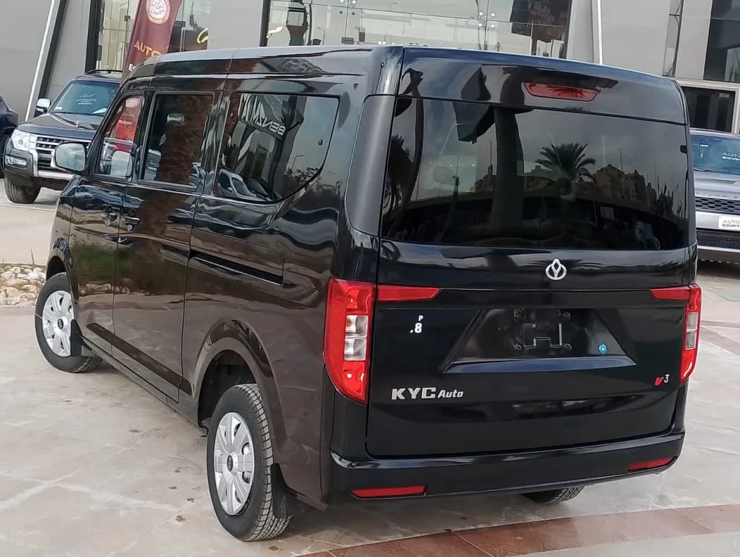 كي واي سي في 3 2026 بيزيك أسود مانيوال — جديدة