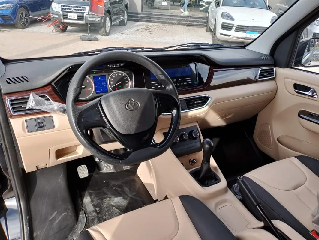 كي واي سي في 3 2026 بيزيك أسود مانيوال — جديدة