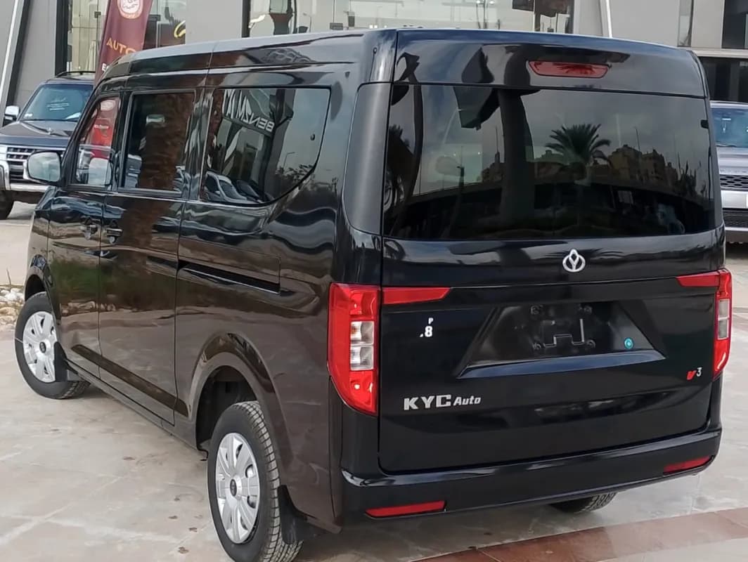 كي واي سي في 3 2026 بيزيك أسود مانيوال — جديدة