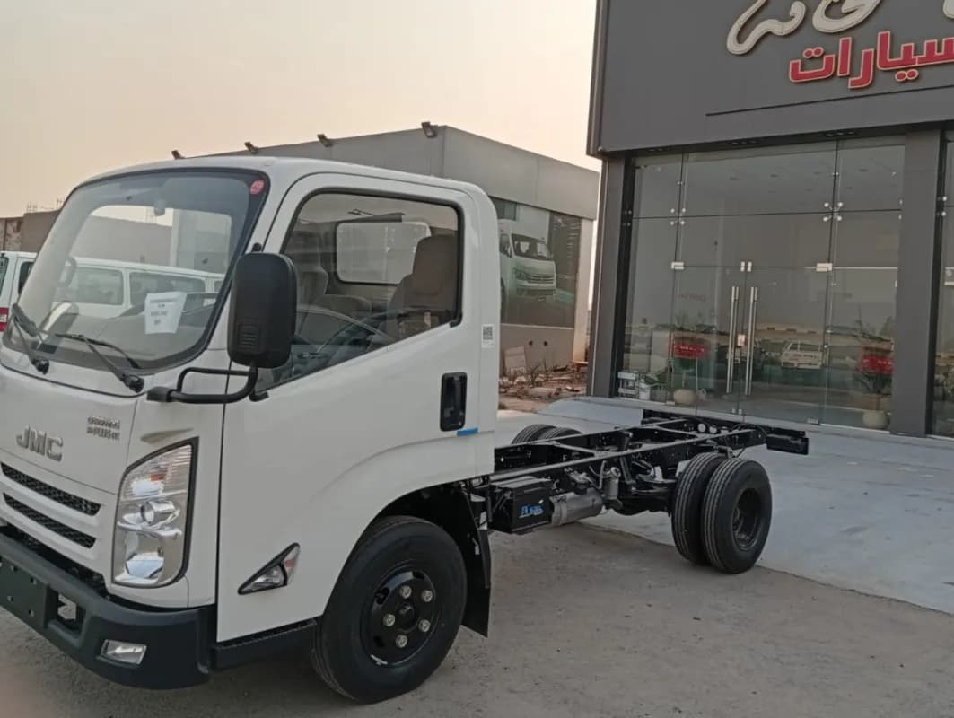 جيه إم سي كومندا 2026 بلاس أبيض مانيوال — جديدة