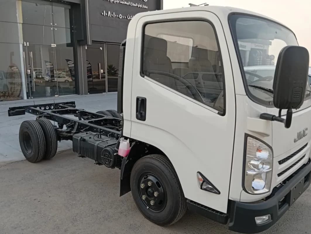 جيه إم سي كومندا 2026 بلاس أبيض مانيوال — جديدة