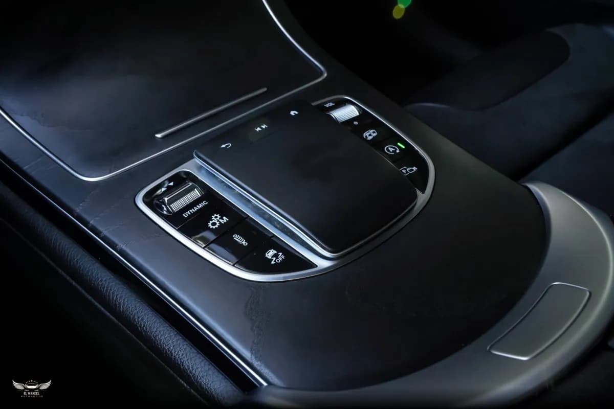 مرسيدس بنز GLC 43 2022 ايه ام جي فضي أوتوماتيك — مستعملة