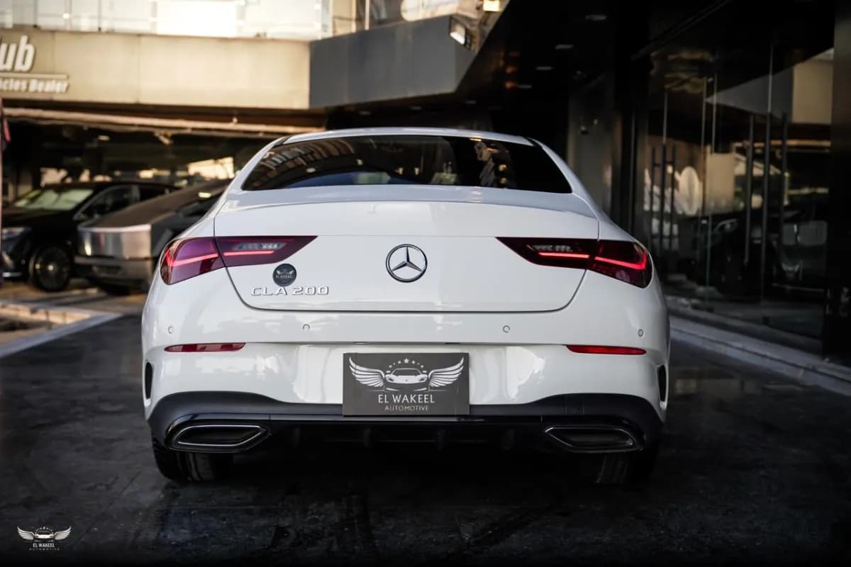 مرسيدس بنز GLA 200 2024 ايه ام جي أبيض أوتوماتيك — مستعملة