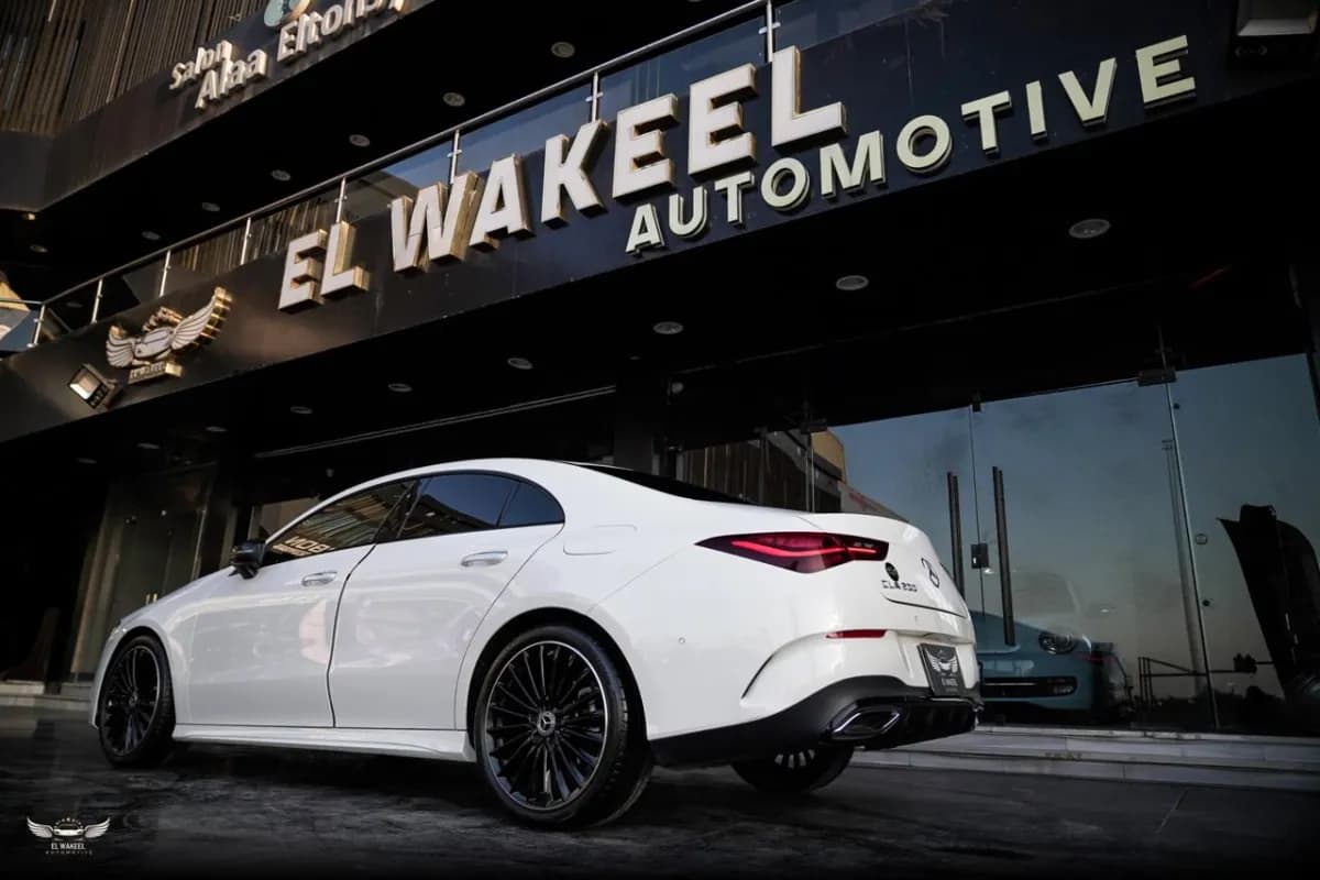 مرسيدس بنز GLA 200 2024 ايه ام جي أبيض أوتوماتيك — مستعملة