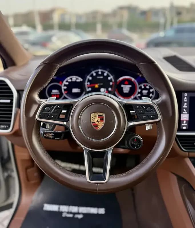 بورش كايان 2021 بيز أبيض أوتوماتيك — مستعملة