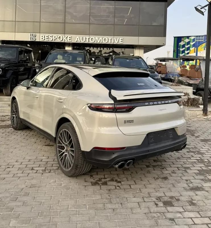 بورش كايان 2021 بيز أبيض أوتوماتيك — مستعملة