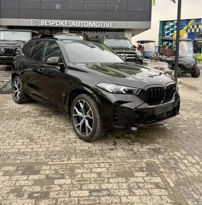 بي ام دبليو X5 2024 ام 60 اي أسود أوتوماتيك — مستعملة