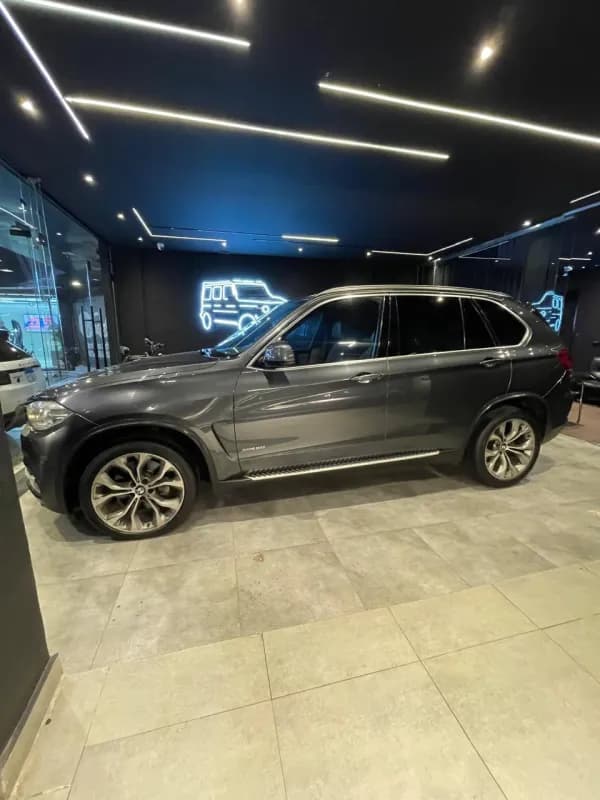 بي ام دبليو X5 2017 ام سبورت رمادي أوتوماتيك — مستعملة