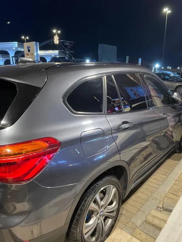 بي ام دبليو X1 2018 اس داريف رمادي أوتوماتيك — مستعملة