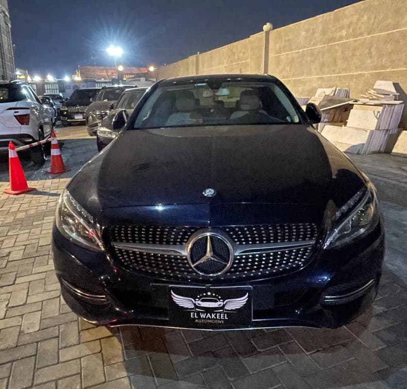 مرسيدس بنز C180 2016 افينت جراد أزرق غامق أوتوماتيك — مستعملة