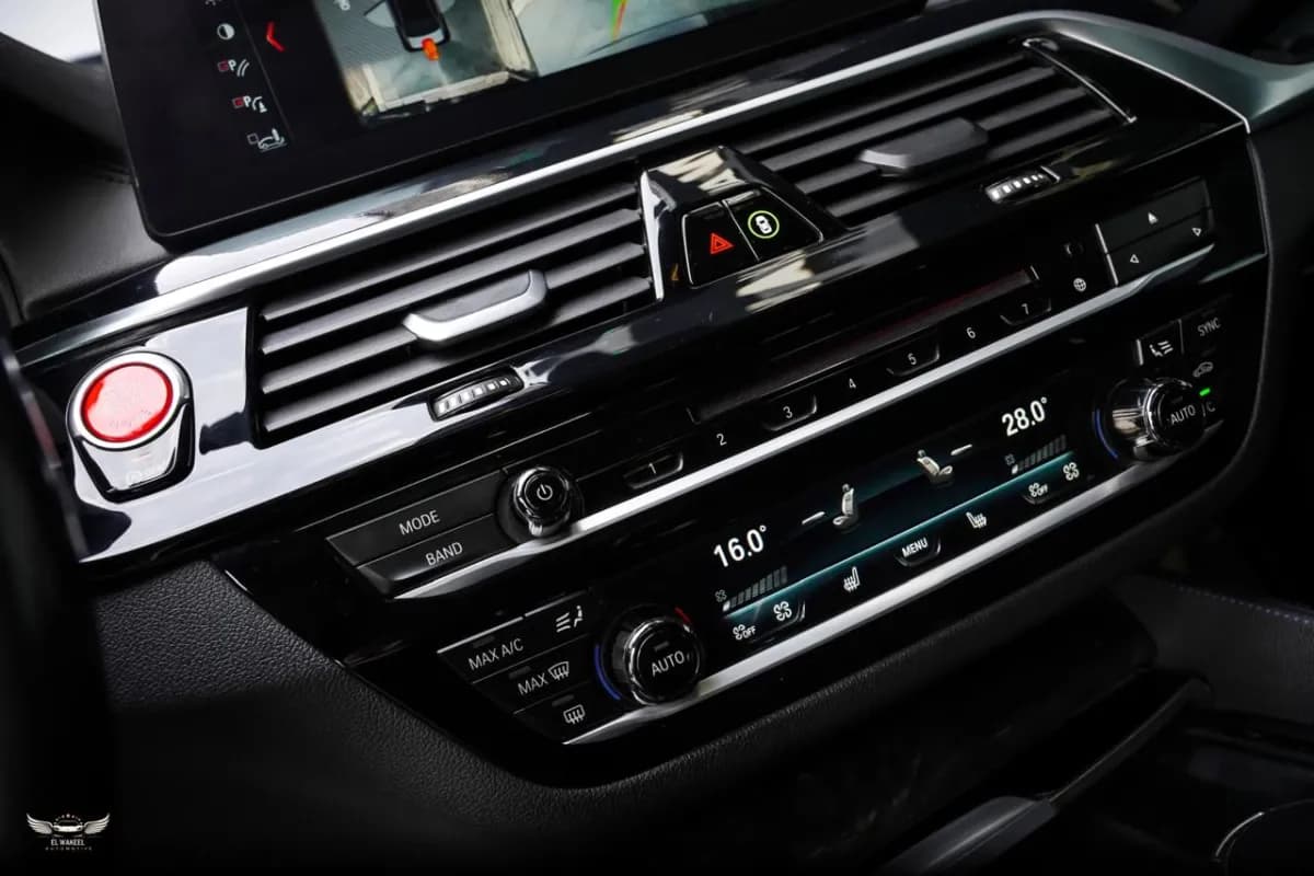 بي ام دبليو M5 2018 م اسبورت أسود أوتوماتيك — مستعملة