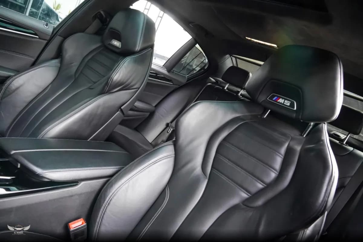 بي ام دبليو M5 2018 م اسبورت أسود أوتوماتيك — مستعملة