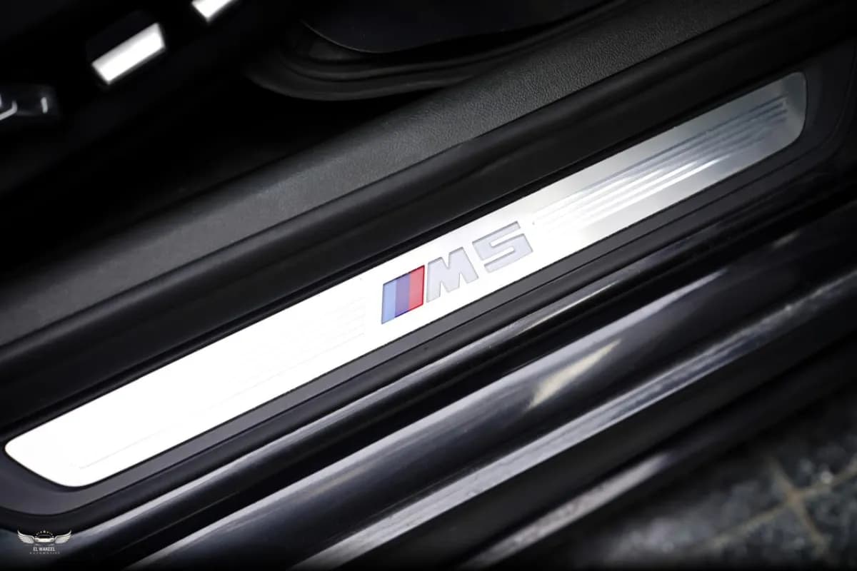 بي ام دبليو M5 2018 م اسبورت أسود أوتوماتيك — مستعملة