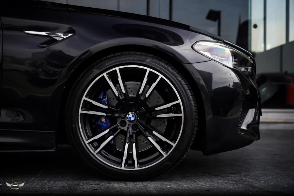 بي ام دبليو M5 2018 م اسبورت أسود أوتوماتيك — مستعملة