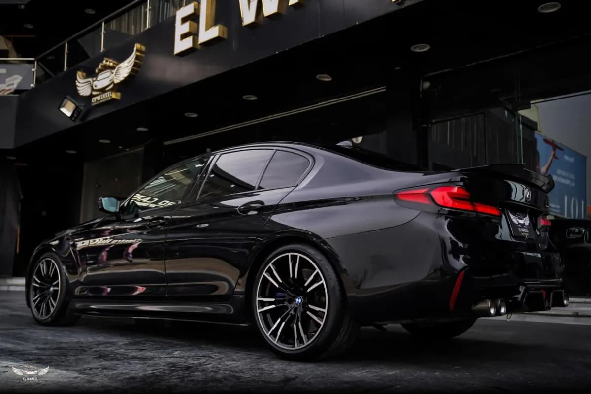 بي ام دبليو M5 2018 م اسبورت أسود أوتوماتيك — مستعملة