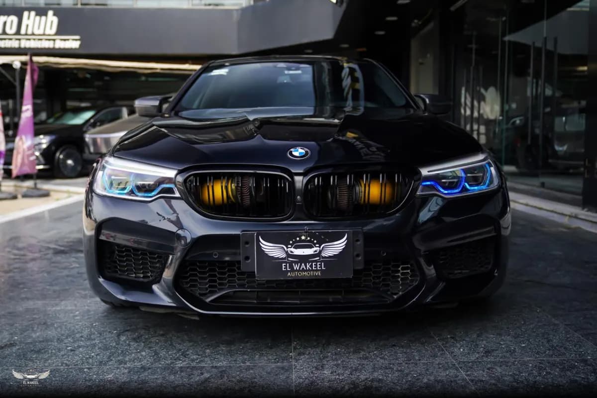 بي ام دبليو M5 2018 م اسبورت أسود أوتوماتيك — مستعملة