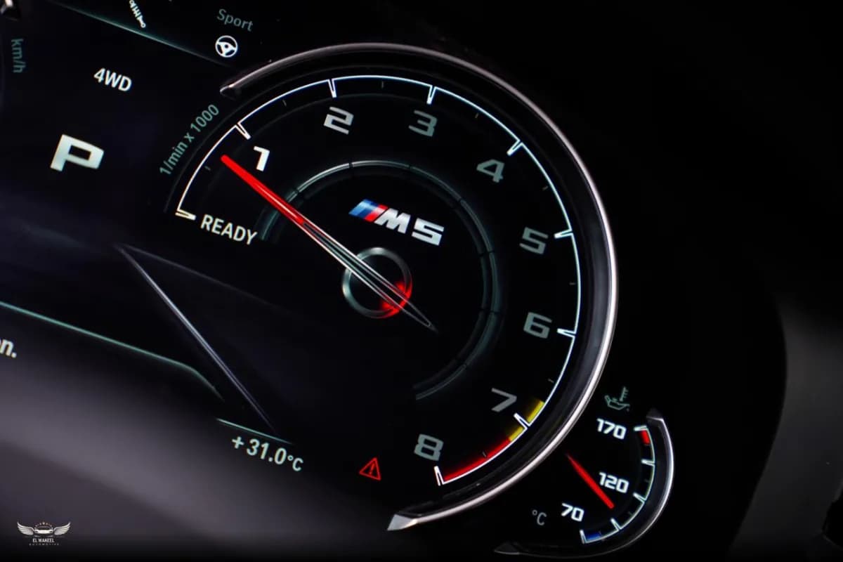 بي ام دبليو M5 2018 م اسبورت أسود أوتوماتيك — مستعملة