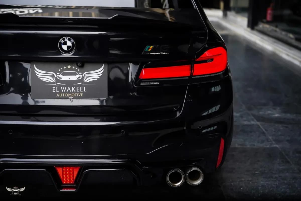 بي ام دبليو M5 2018 م اسبورت أسود أوتوماتيك — مستعملة