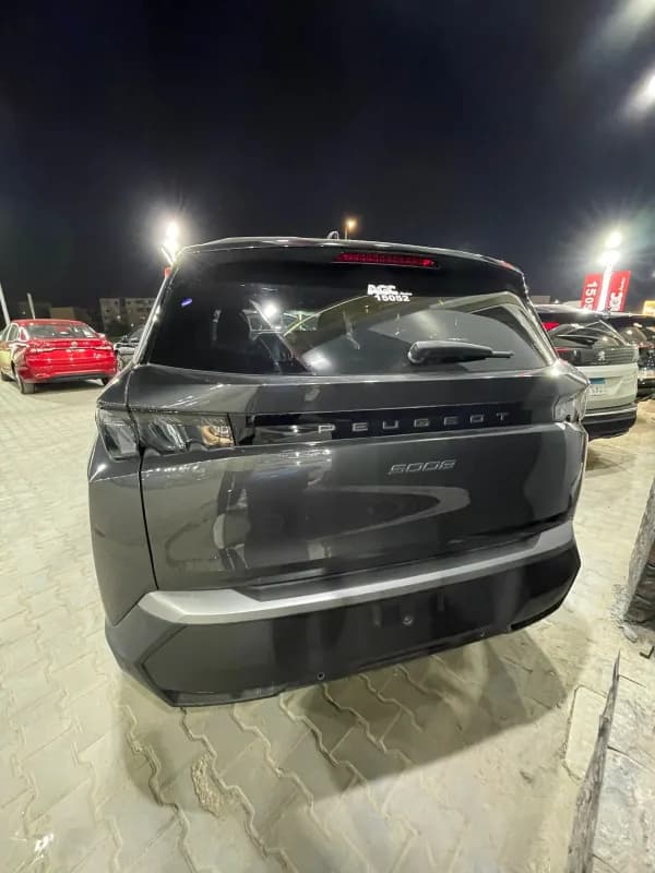 بيجو 5008 2026 جي تي لاين رمادي أوتوماتيك — جديدة