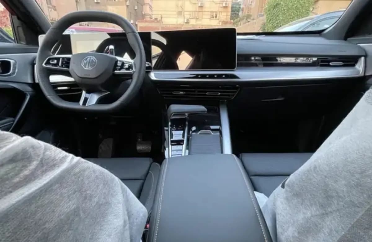 ام جي وان 2026 لاكشري أحمر أوتوماتيك — جديدة