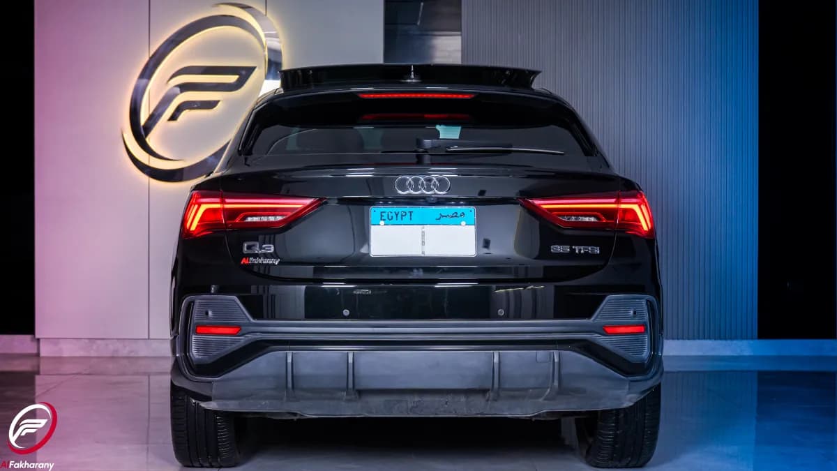 أودي Q3 2025 سبورت باك اس لاين أسود أوتوماتيك — مستعملة