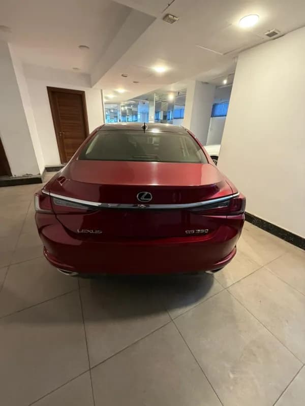 لكزس ES350 2019 بريميوم أحمر أوتوماتيك — مستعملة