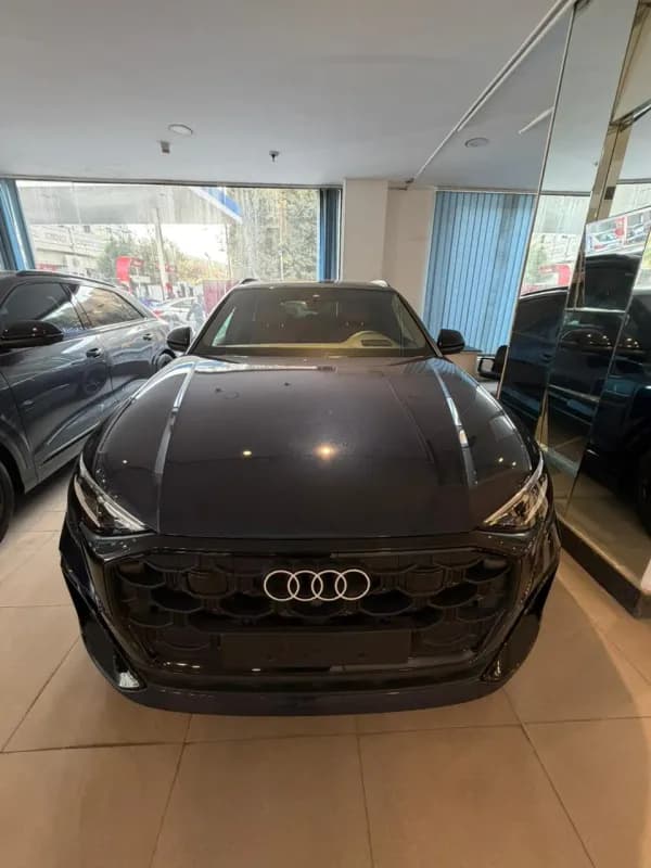 أودي Q8 2024 اس لاين بلس أزرق غامق أوتوماتيك — جديدة