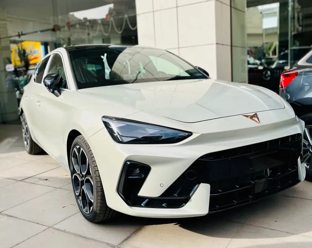 سيات ليون 2026 كوبرا أبيض أوتوماتيك — جديدة