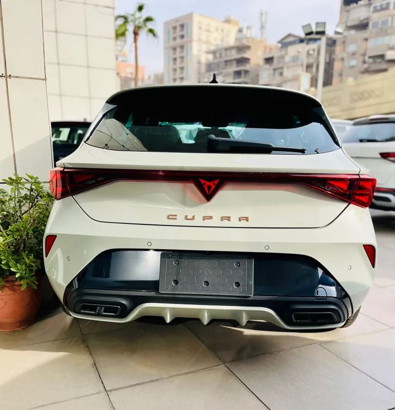 سيات ليون 2026 كوبرا أبيض أوتوماتيك — جديدة