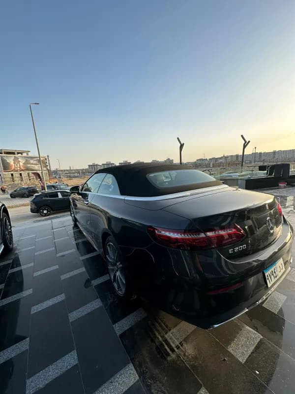 مرسيدس بنز اي 200 كوبيه كابورليه 2022 ايه ام جي أسود أوتوماتيك — مستعملة