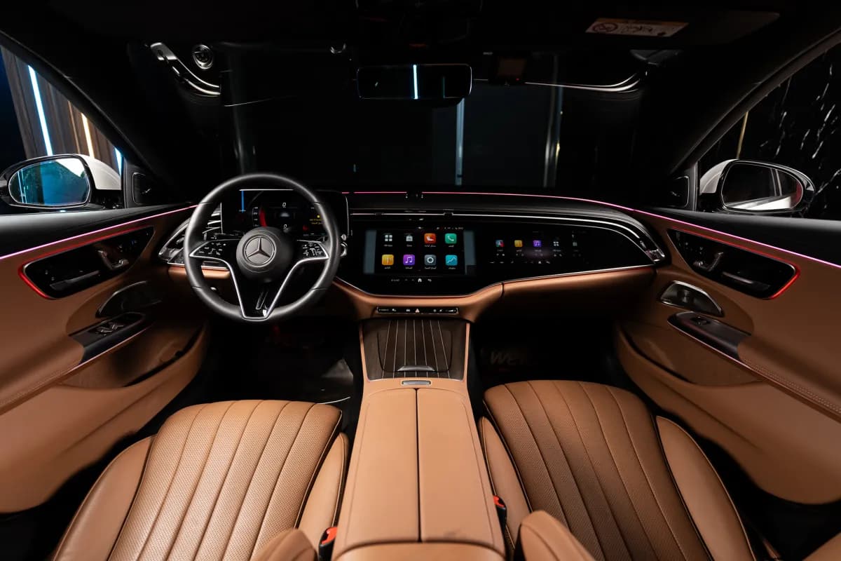 مرسيدس بنز E300 2025 اكسيكلوزيف أبيض أوتوماتيك — مستعملة