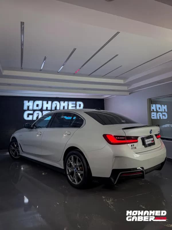 بي ام دبليو i3 2024 اي درايف أبيض أوتوماتيك — مستعملة