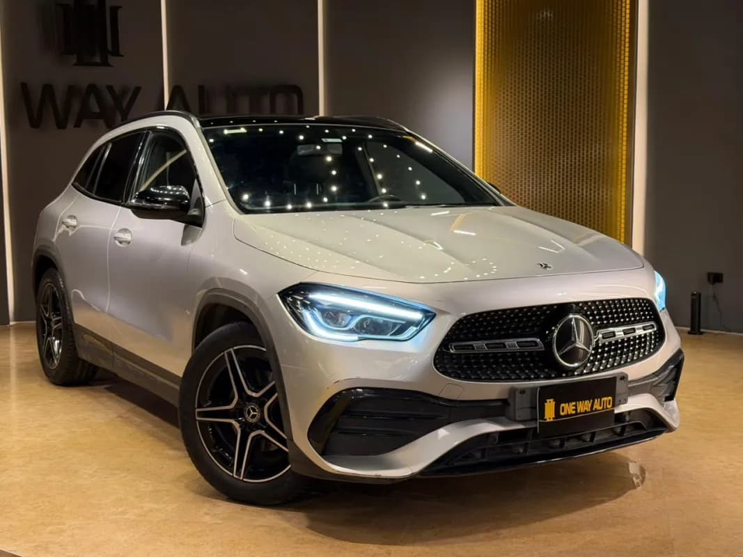 مرسيدس بنز GLA 200 2021 ايه ام جي فضي أوتوماتيك — مستعملة