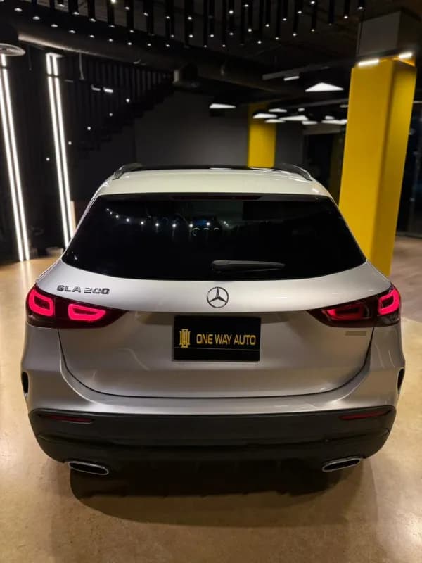 مرسيدس بنز GLA 200 2021 ايه ام جي فضي أوتوماتيك — مستعملة