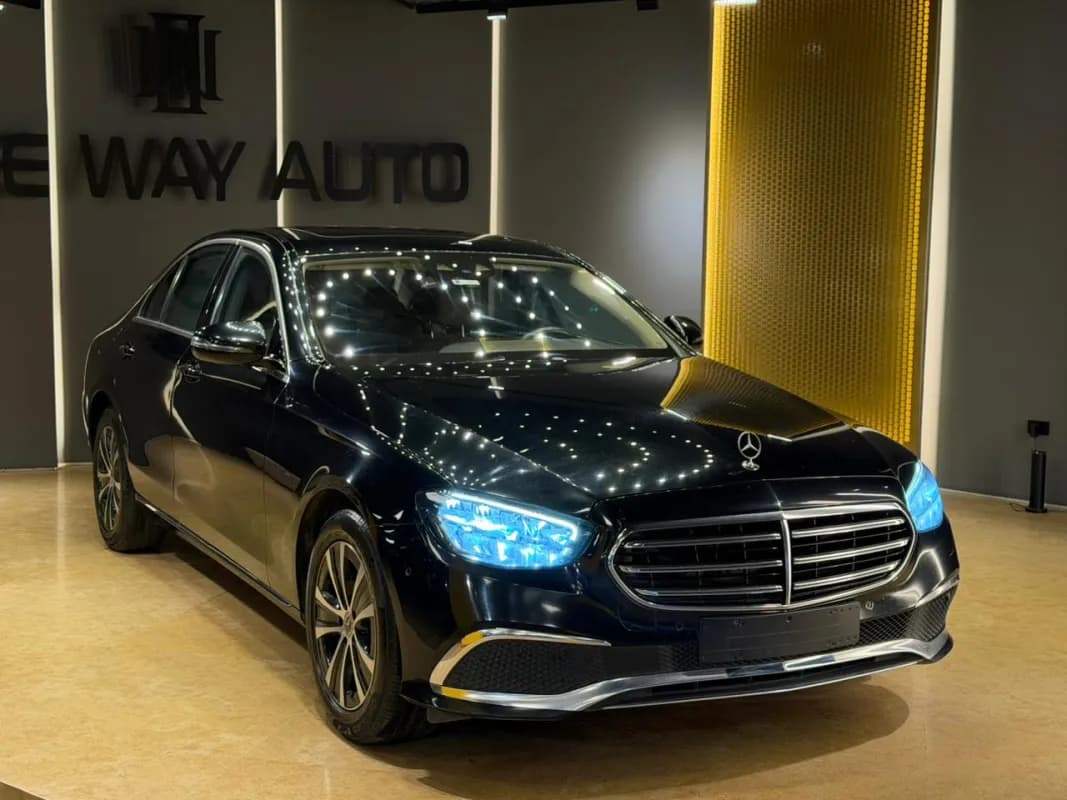 مرسيدس بنز E200 2022 اكسكلوسيف أسود أوتوماتيك — مستعملة