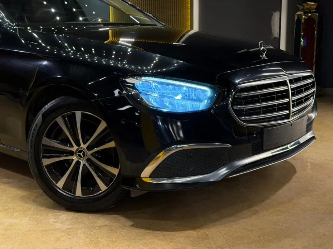 مرسيدس بنز E200 2022 اكسكلوسيف أسود أوتوماتيك — مستعملة