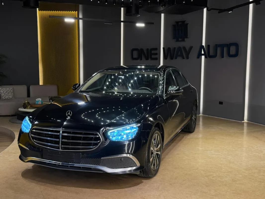 مرسيدس بنز E200 2022 اكسكلوسيف أسود أوتوماتيك — مستعملة