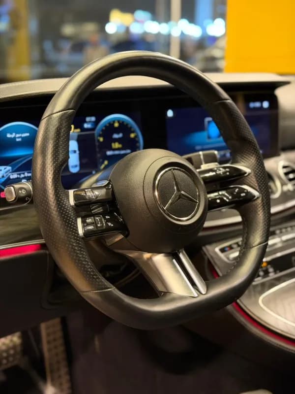 مرسيدس بنز E200 2022 ايه ام جي أبيض أوتوماتيك — مستعملة