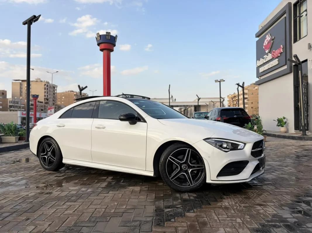 مرسيدس بنز CLA 200 2023 ايه ام جي أبيض أوتوماتيك — مستعملة