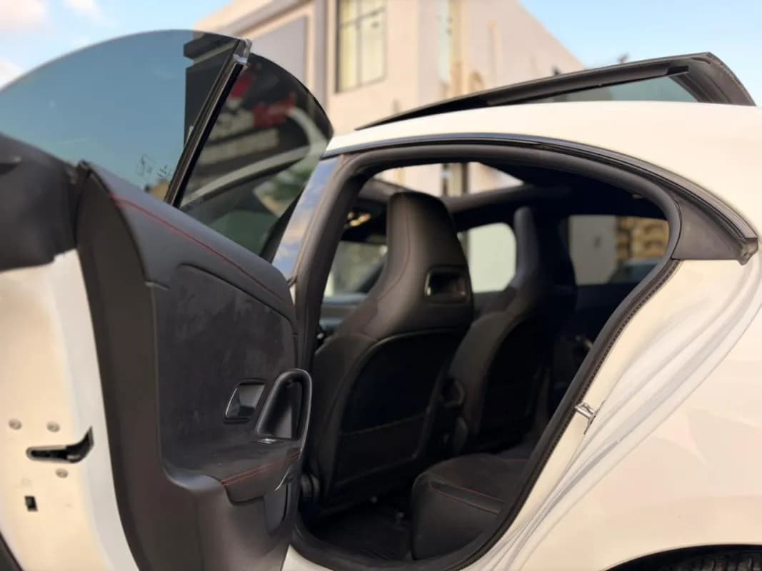 مرسيدس بنز CLA 200 2023 ايه ام جي أبيض أوتوماتيك — مستعملة